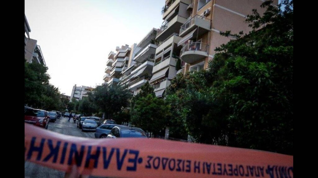 Συνεχίζεται το θρίλερ ομηρείας στη Νέα Σμύρνη-Ένας 35χρονος απειλεί να σκοτώσει τον πατέρα του (φωτό) (upd2)