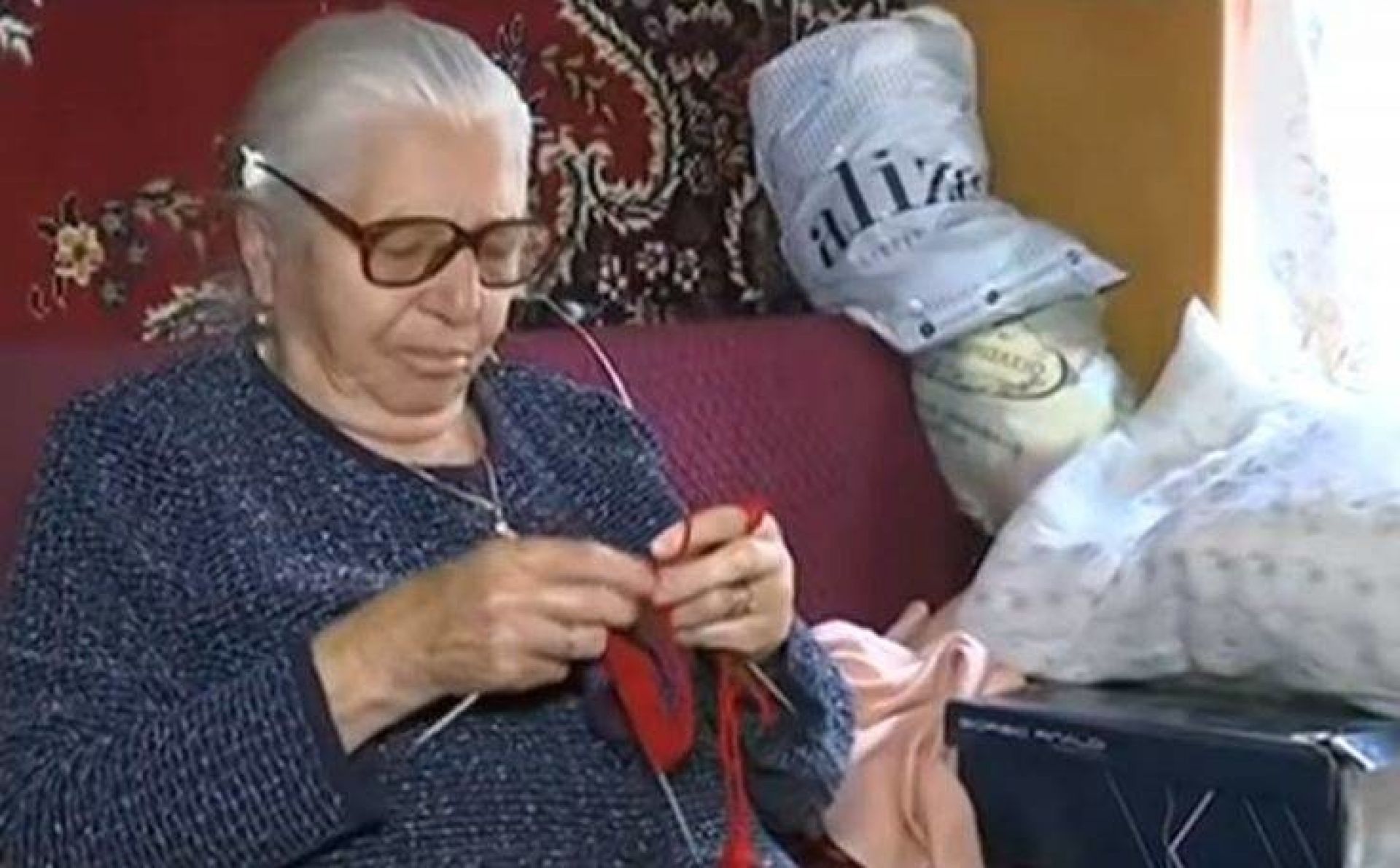 Ο Γιώργος Πιτσιλής ακύρωσε το πρόστιμο που είχε επιβληθεί στην γιαγιά με τα τερλίκια