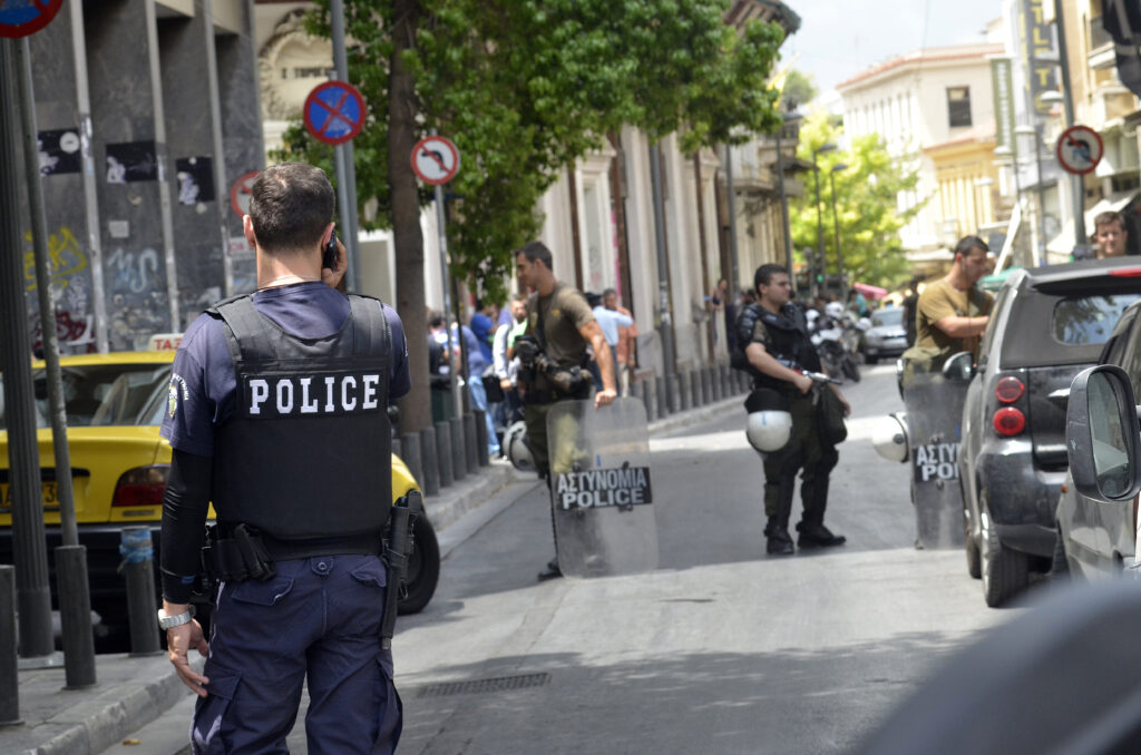 ΕΛΑΣ: Έρευνες και σε σπίτια στην Αθήνα για το όπλο που τραυμάτισε σοβαρά τη μικρή Αλεξία