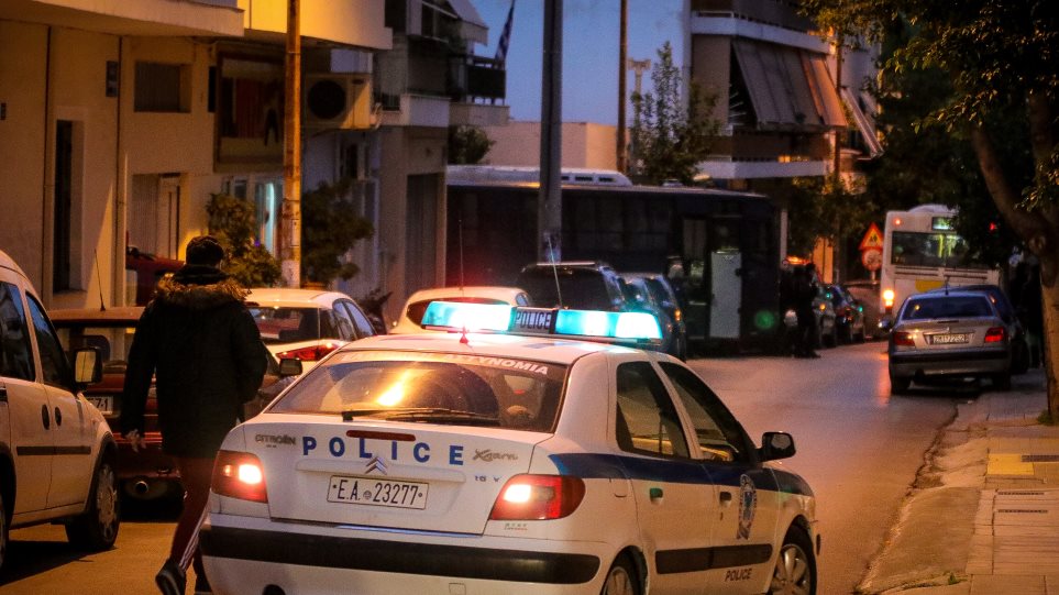 Ομάδα περιθωριακών κτύπησε οικογενειάρχη στα Εξάρχεια επειδή φορούσε μπλούζα με την Μακεδονία