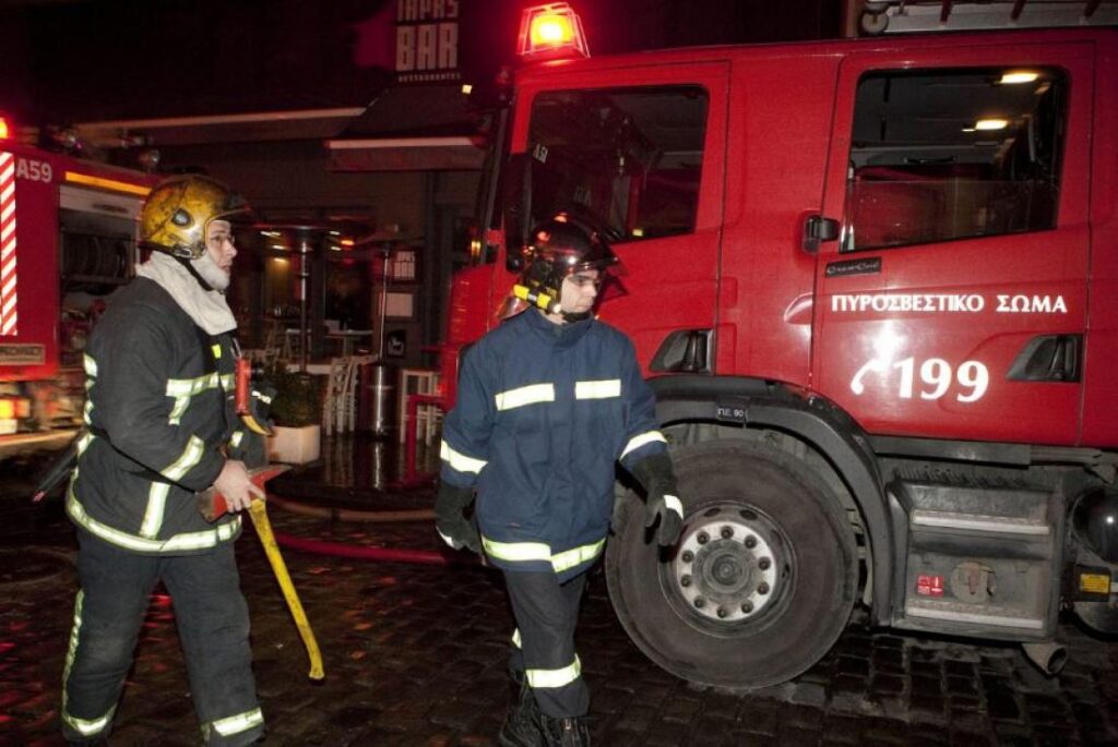 Θεσσαλονίκη: Φωτιά ξέσπασε στο πρώην εργοστάσιο της Softex στα Διαβατά – Κάηκε ολοσχερώς το κτίριο