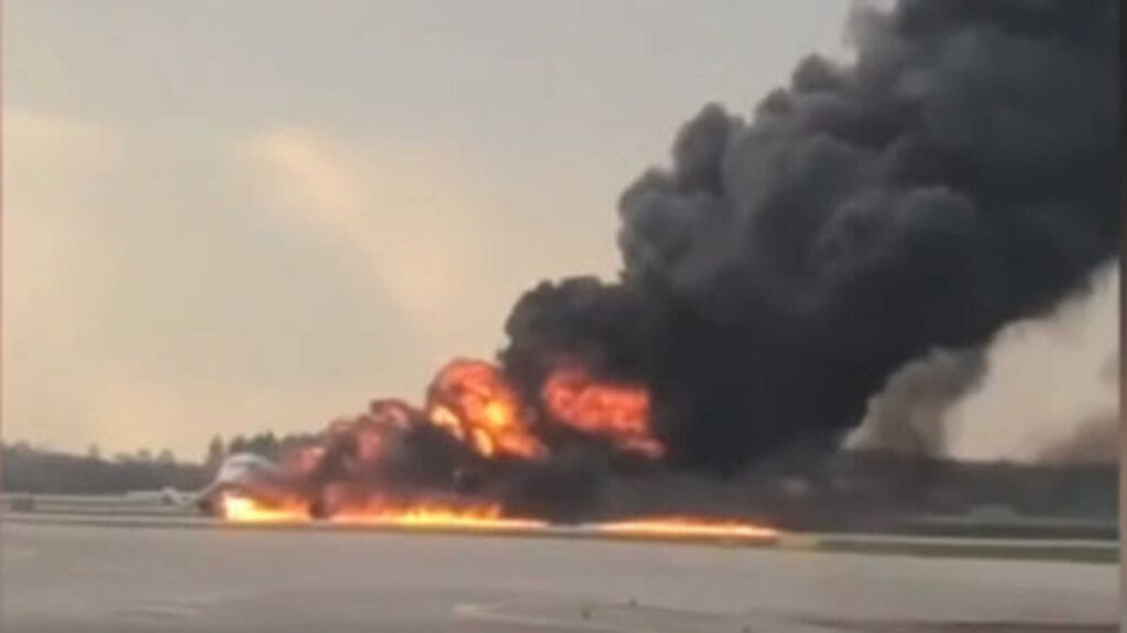 Μόσχα: Σοκαριστικό βίντεο από το εσωτερικό του φλεγόμενου αεροσκάφους