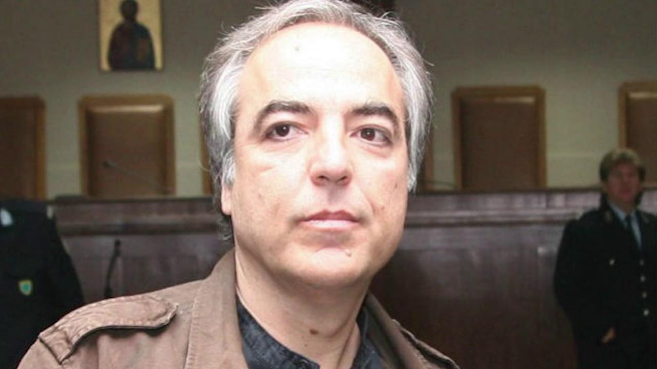 Άγνωστοι πέταξαν συνθήματα και τρικάκια υπέρ του Δημήτρη Κουφοντίνα στα εκλογικά κέντρα Νοτοπούλου και Ταχιάου (φωτο)