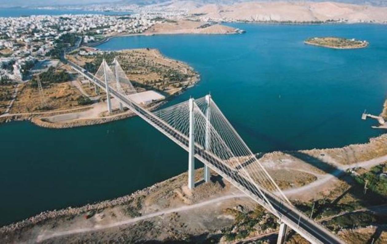 Ταξιτζής αυτοκτόνησε πέφτοντας από την γέφυρα της Χαλκίδας