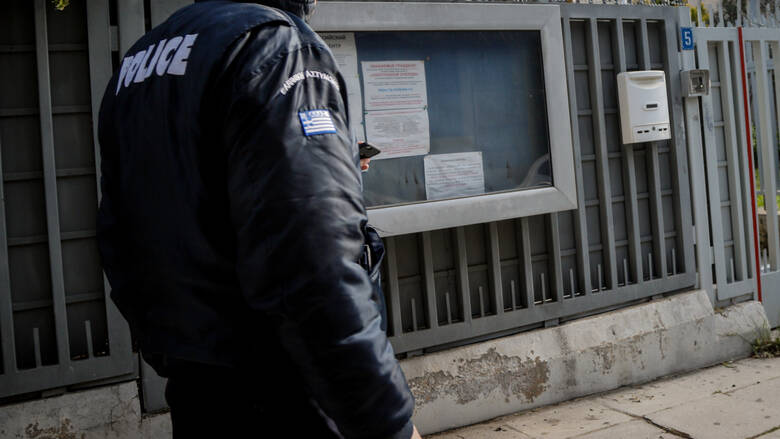 Eξάρχεια: Σε εξέλιξη επιχείρηση αστυνομίας για ναρκωτικά