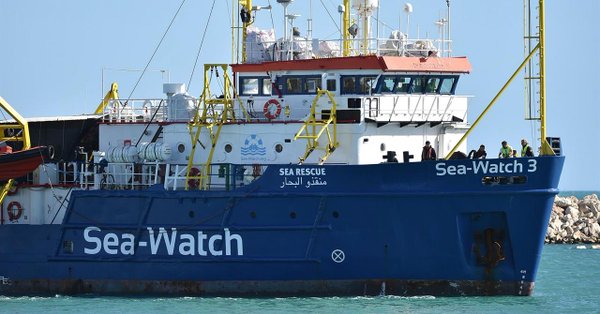 Σαλβίνι: Ετοιμάζει τσουχτερά πρόστιμα σε όσους φέρνουν παράνομα αλλοδαπούς στην Ιταλία
