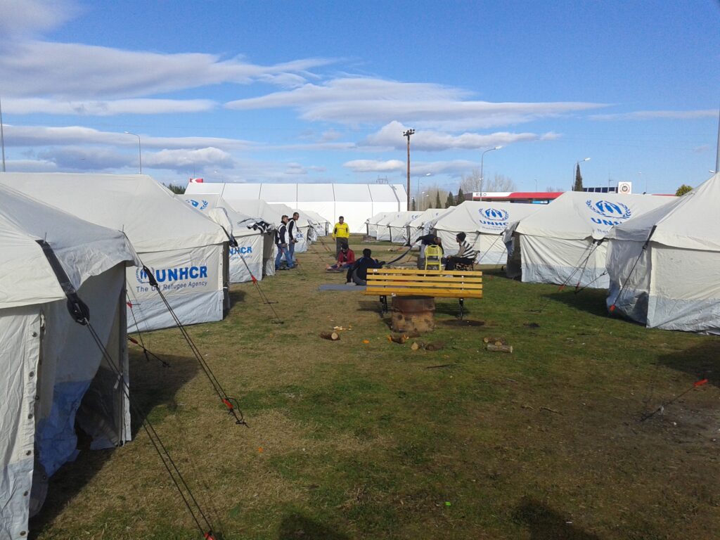 Αιματηρή ληστεία σε καταυλισμό  μεταναστών δίπλα από  το  Εθνικό Κέντρο Αεροπορικών Επιχειρήσεων