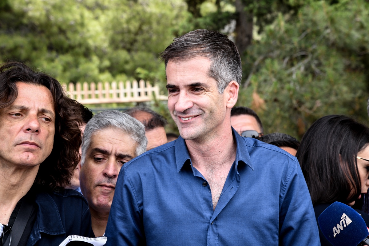 Βίντεο: Επεισόδια κατά Μπακογιάννη στα Άνω Πετράλωνα