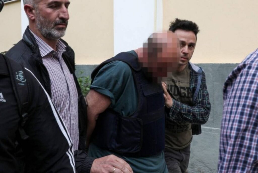 Στην κλούβα που ανατράπηκε και ο παιδόφιλος του Μοσχάτου