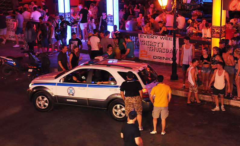 Νεκρός ο 35χρονος Βρετανός που ξυλοκοπήθηκε στον Λαγανά – Βίντεο από την στιγμή της επίθεσης