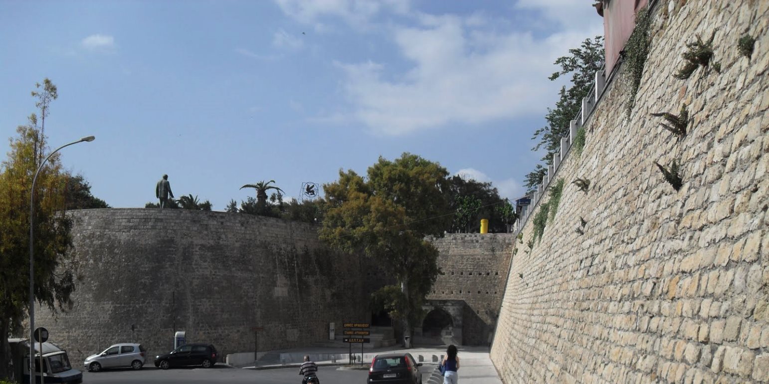 Τραγωδία στο Ηράκλειο: Νεαρός έπεσε από τα Ενετικά Τείχη και σκοτώηκε