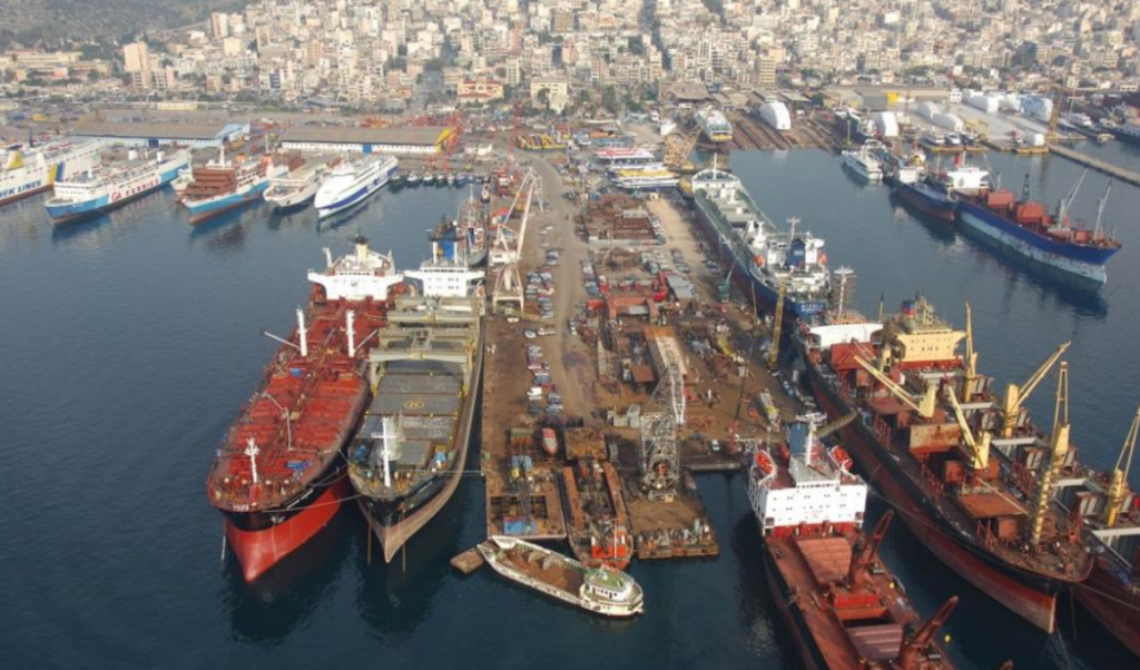 Έκρηξη σε σκάφος στο Πέραμα