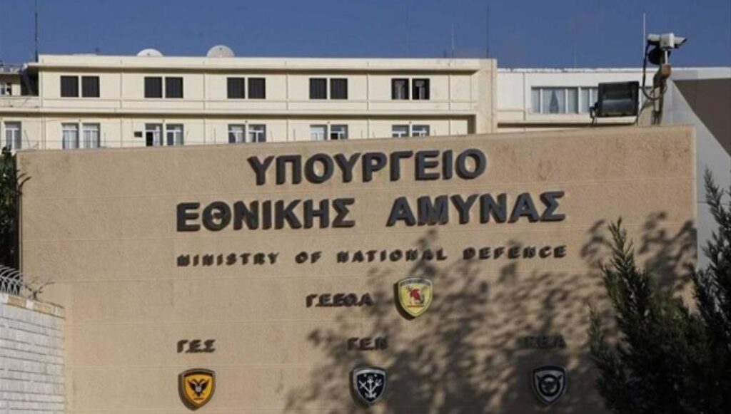 Συνάντηση αντιπροσωπειών από Ελλάδα και Σερβία για αμυντική συνεργασία