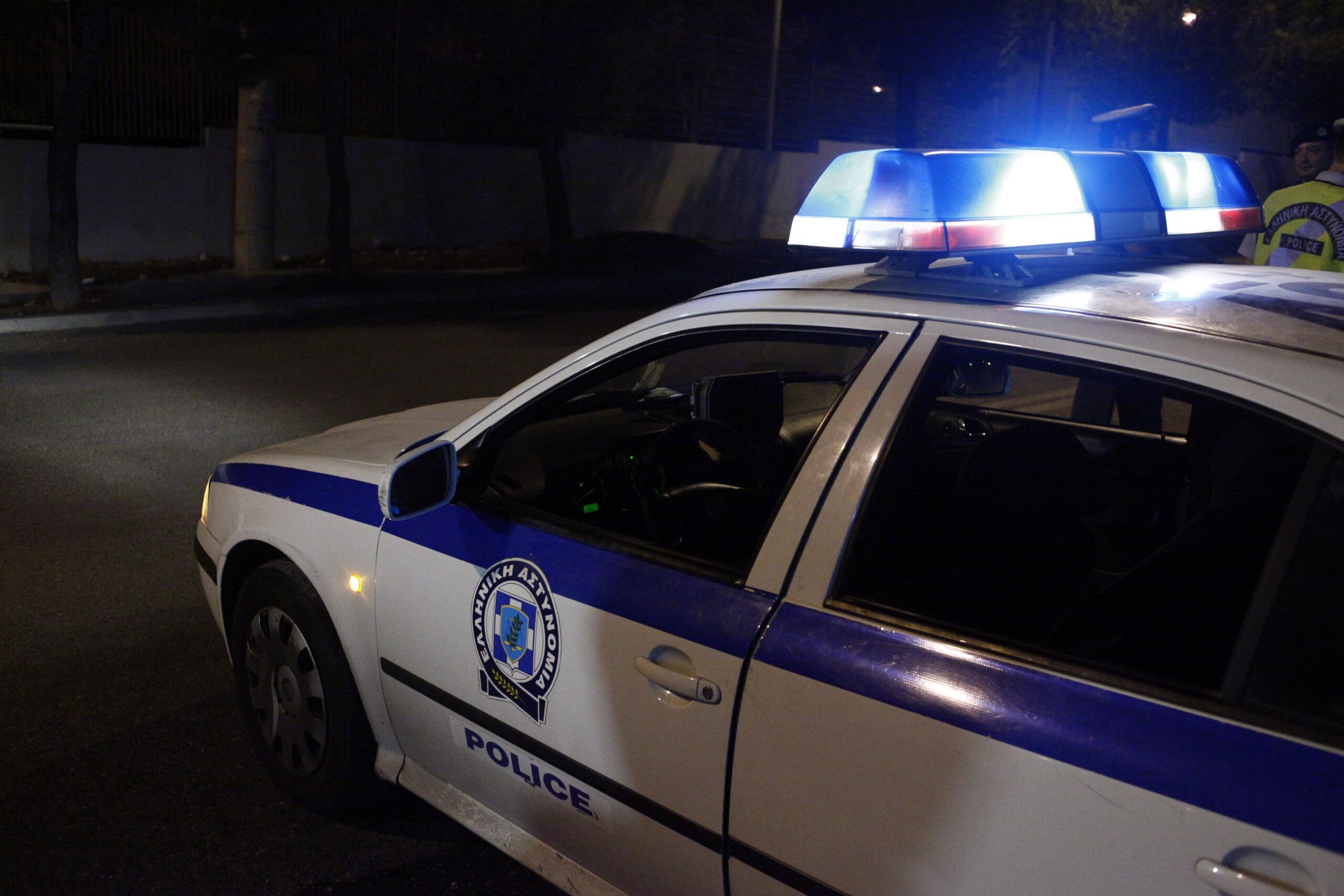 Κόρινθος: Αστυνομικοί πήραν τις πινακίδες περιπολικού για παράνομη στάθμευση (φωτο)