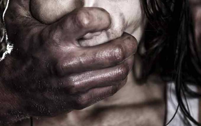 Αλγερινός εισέβαλε σε διαμέρισμα και επιχείρησε να κακοποιήσει 27χρονη