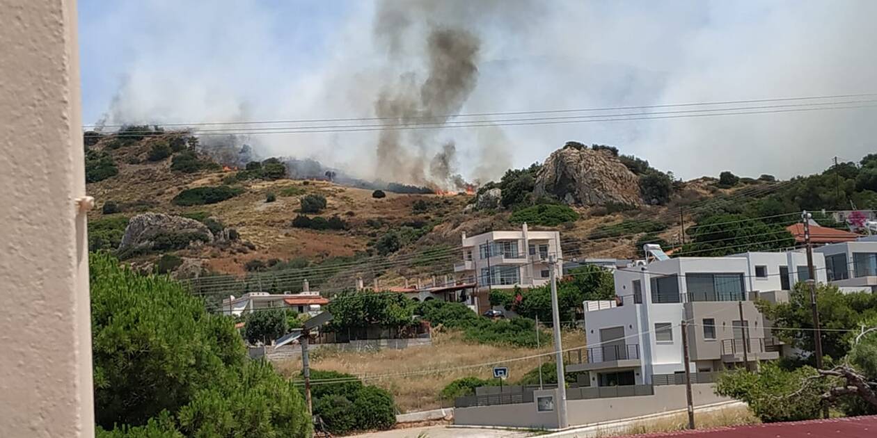 Πυρκαγιά στο Λαγονήσι: Διαταγή εκκένωσης σπιτιών – «Εγώ έβαλα τη φωτιά» λέει κάτοικος (upd)