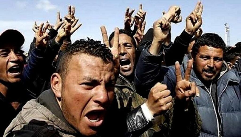 Η Σάμος ζει το «όνειρο» του πολύ… πολιτισμού: Άφγανοί «πρόσφυγες» έσπαγαν οχήματα σε παρκινγκ