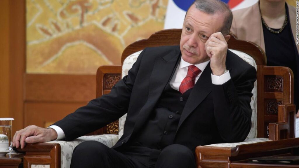 Σήμερα οι κρίσιμες εκλογές στην Κων/πολη – Κρας τεστ για Ερντογάν – Στις 17:00 κλείνουν οι κάλπες