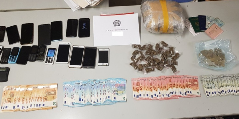 Εξαρθρώθηκε σπείρα που διακινούσε ναρκωτικά έξω από σχολείο στην Κυψέλη – 11 συλλήψεις
