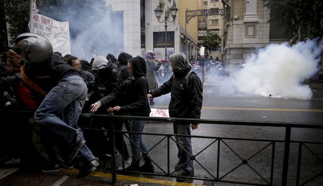 Πορεία αναρχικών στα Εξάρχεια κατά των εμπόρων ναρκωτικών (βίντεο)
