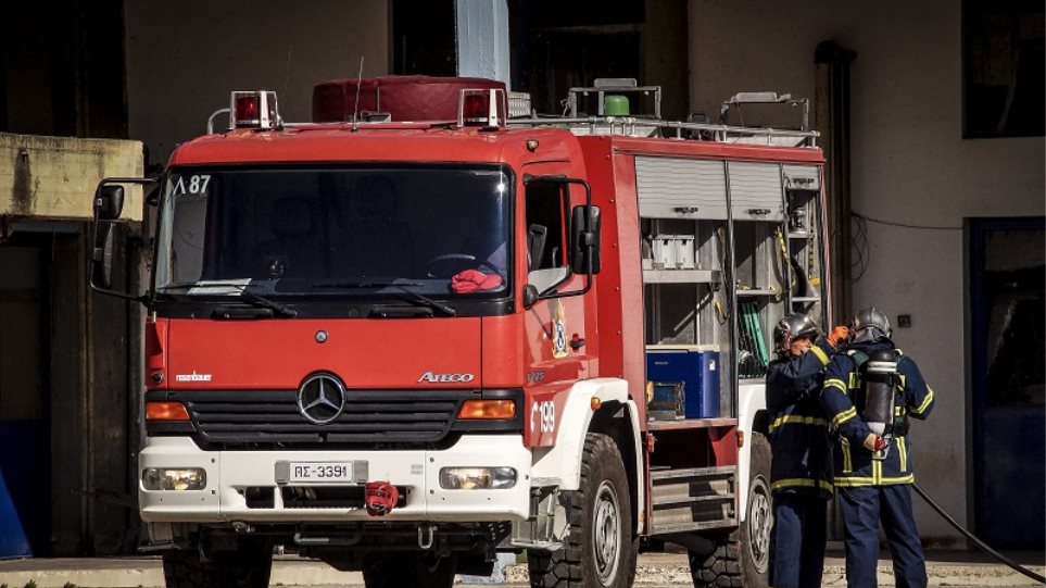 Βόλος: Πυρκαγιά σε βιομηχανία με σκραπ – Προειδοποίηση να προσέχουν οι ευπαθείς ομάδες