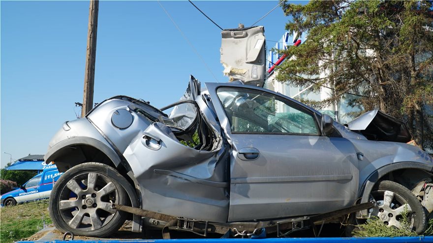 Λάρισα: Ανατριχιαστικές εικόνες από το πολύνεκρο τροχαίο (φώτο)