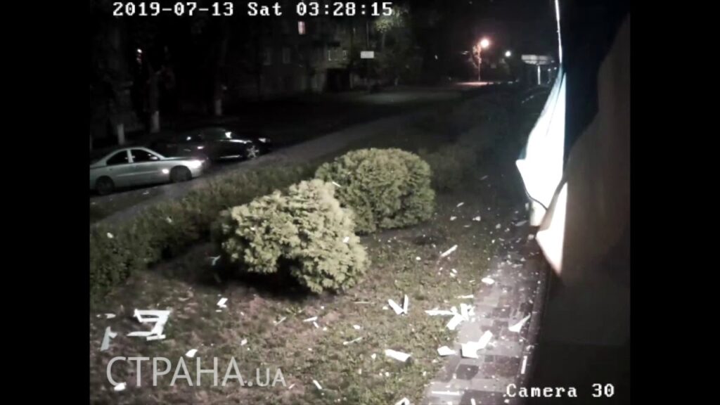 Δείτε λεπτό προς λεπτό την επίθεση με εκτοξευτή χειροβομβίδων σε τηλεοπτικό σταθμό της Ουκρανίας (βίντεο)