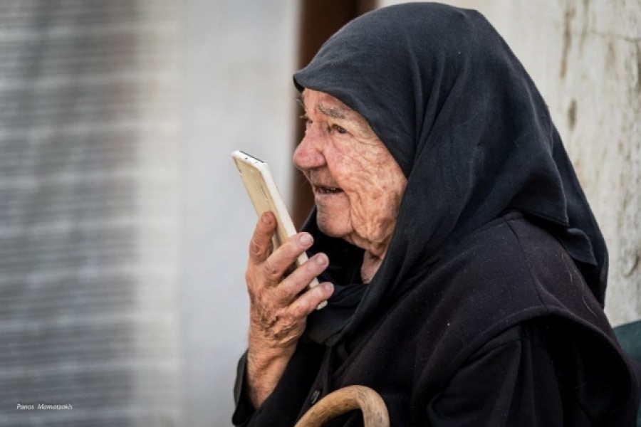 «Γάτα» η γιαγιά – Όχι μόνο δεν την πάτησε αλλά τιμώρησε τους απατεώνες