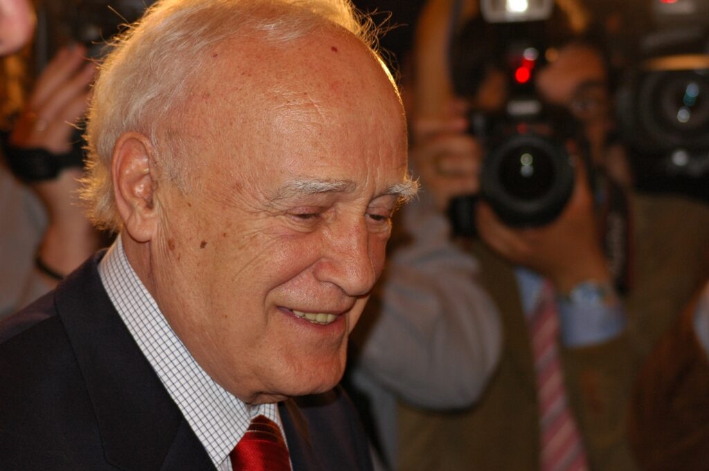 «Χτύπησε» ξανά ο Ιταλός φαρσέρ – Αυτή τη φορά «πέθανε» τον Κ. Παπούλια