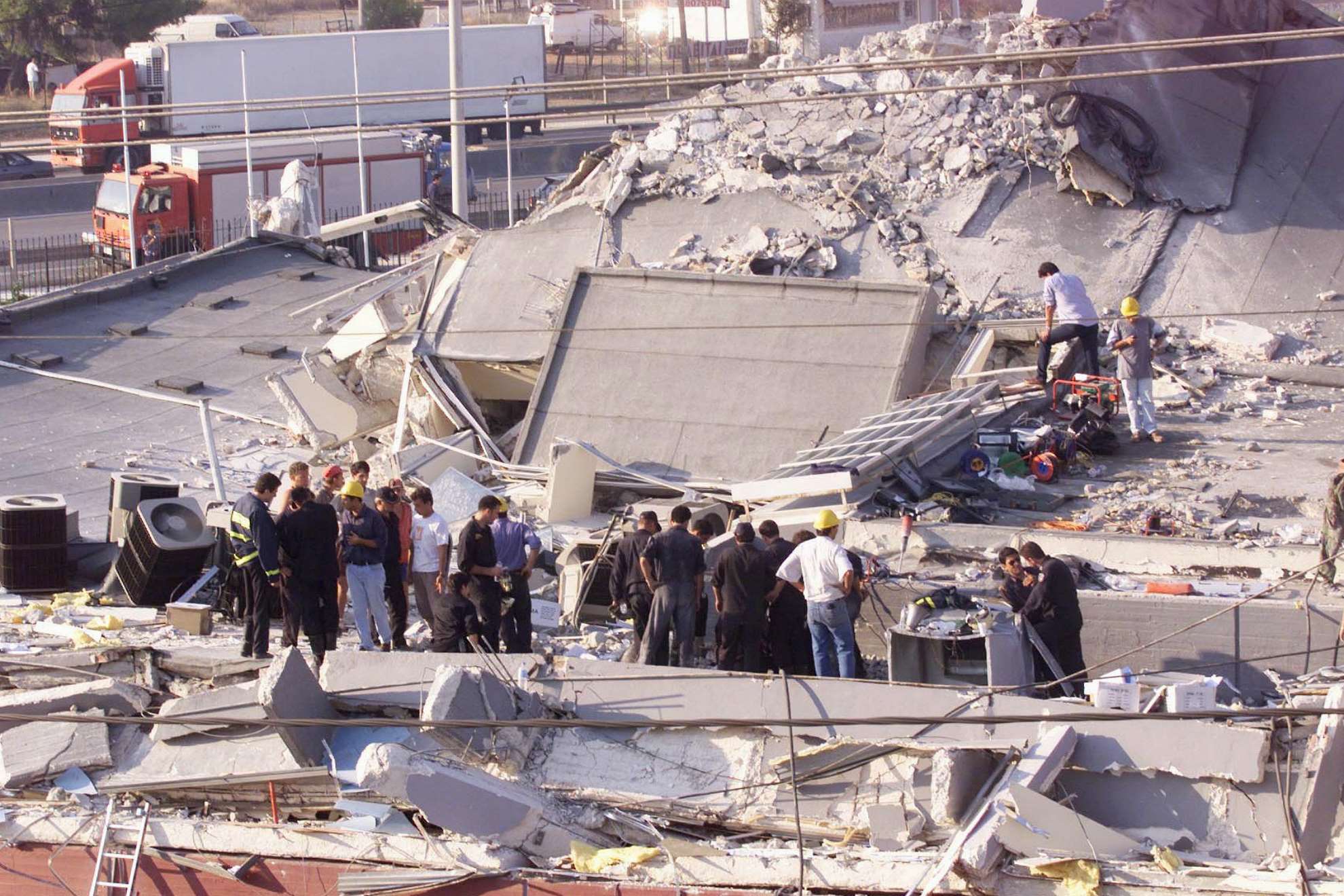 Βίντεο: «Ξανανιώσαμε τον σεισμό του 1999» λένε οι κάτοικοι Μαγούλας