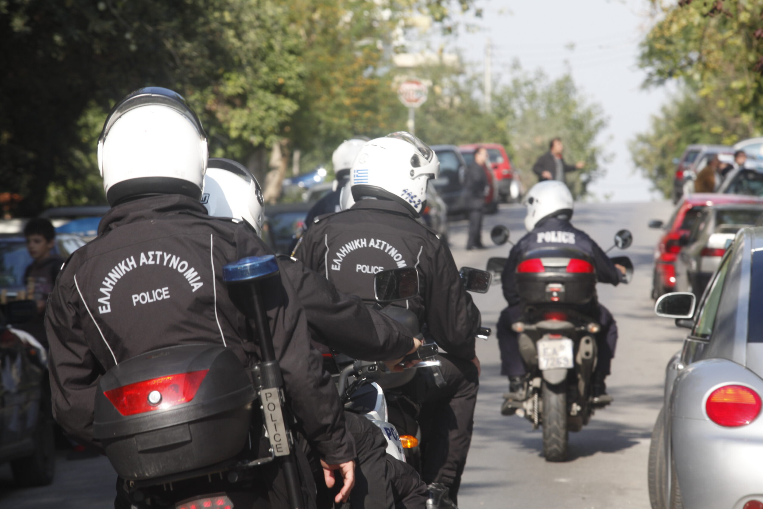 Καταδρομική επιχείρηση αλλοδαπών έξω από την γερμανική πρεσβεία: Τρεις αστυνομικοί τραυματίες