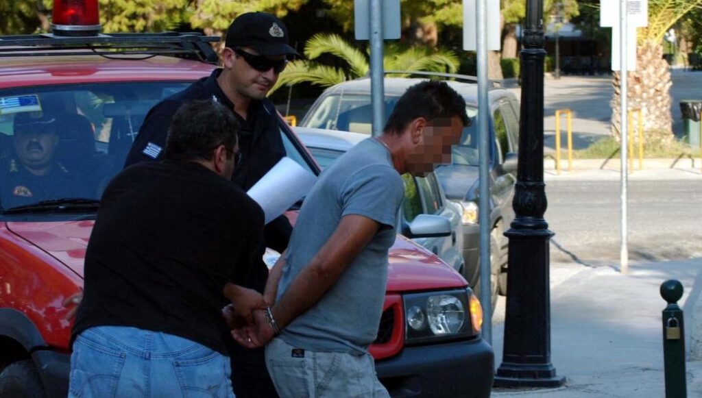 Τους έπιασαν «επί το έργον» στην Εύβοια! Εμπρηστές προσπαθούσαν να βάλουν φωτιά σε δασική περιοχή