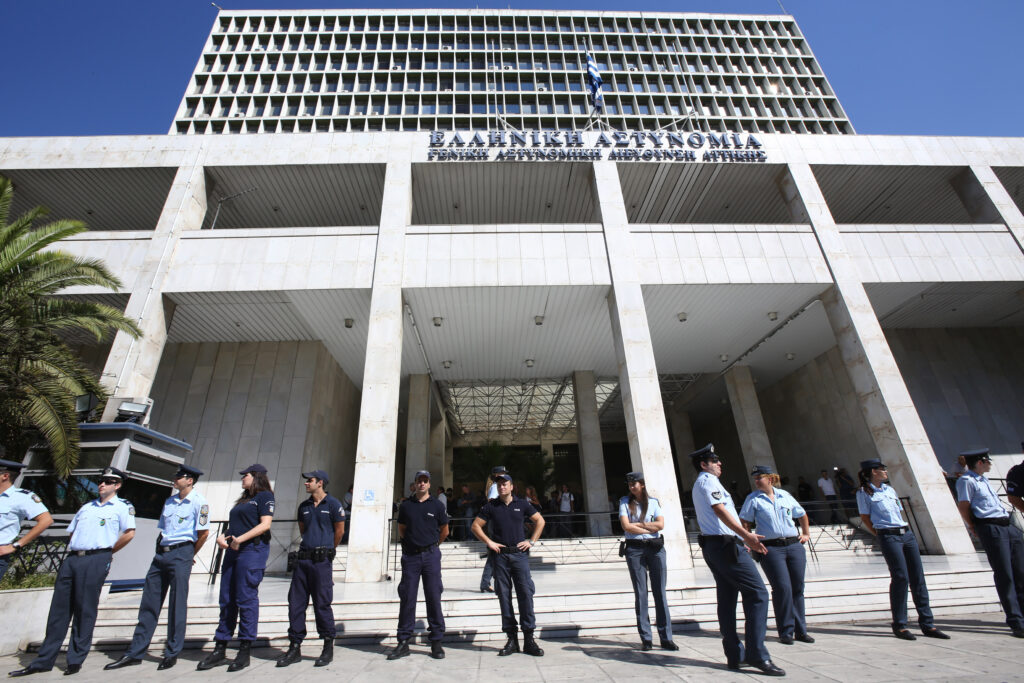 Συνελήφθη το ηγετικό στέλεχος του Ρουβίκωνα Γ. Καλαϊτζίδης – Ποινική δίωξη σε ακόμη δύο μέλη της οργάνωσης (upd)