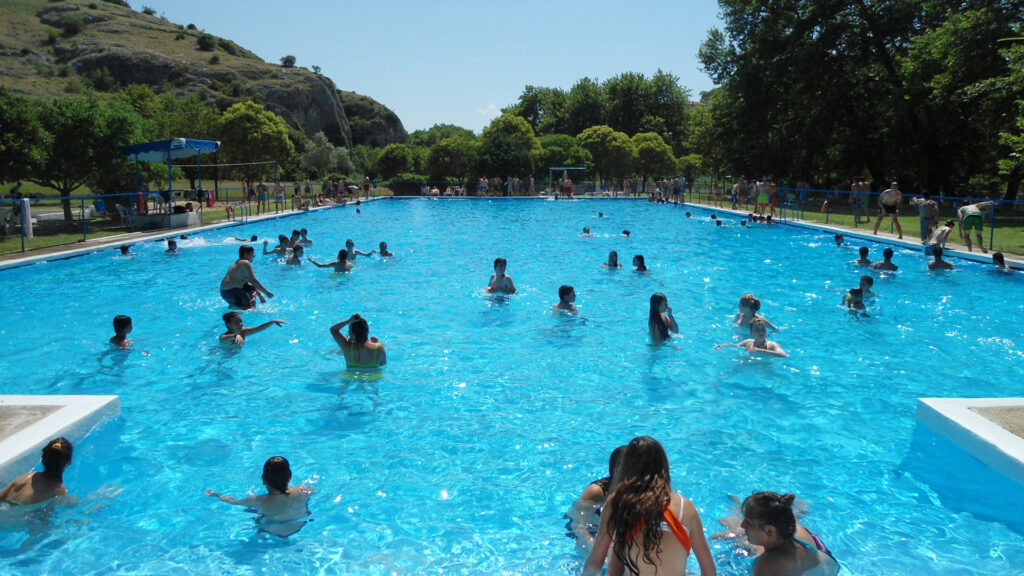 Καταγγελλία: «Παιδιά πνίγονται στις πισίνες γιατί δεν υπάρχει ναυαγοσώστης» – Τρία νεκρά παιδιά μέσα σε μια μέρα!