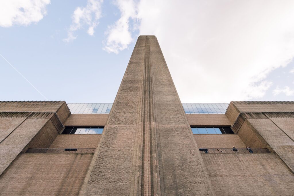 Λονδίνο: Παιδί έπεσε από τον 10ο όροφο της πινακοθήκης Tate – Συνελήφθη ένας έφηβος (βίντεο)