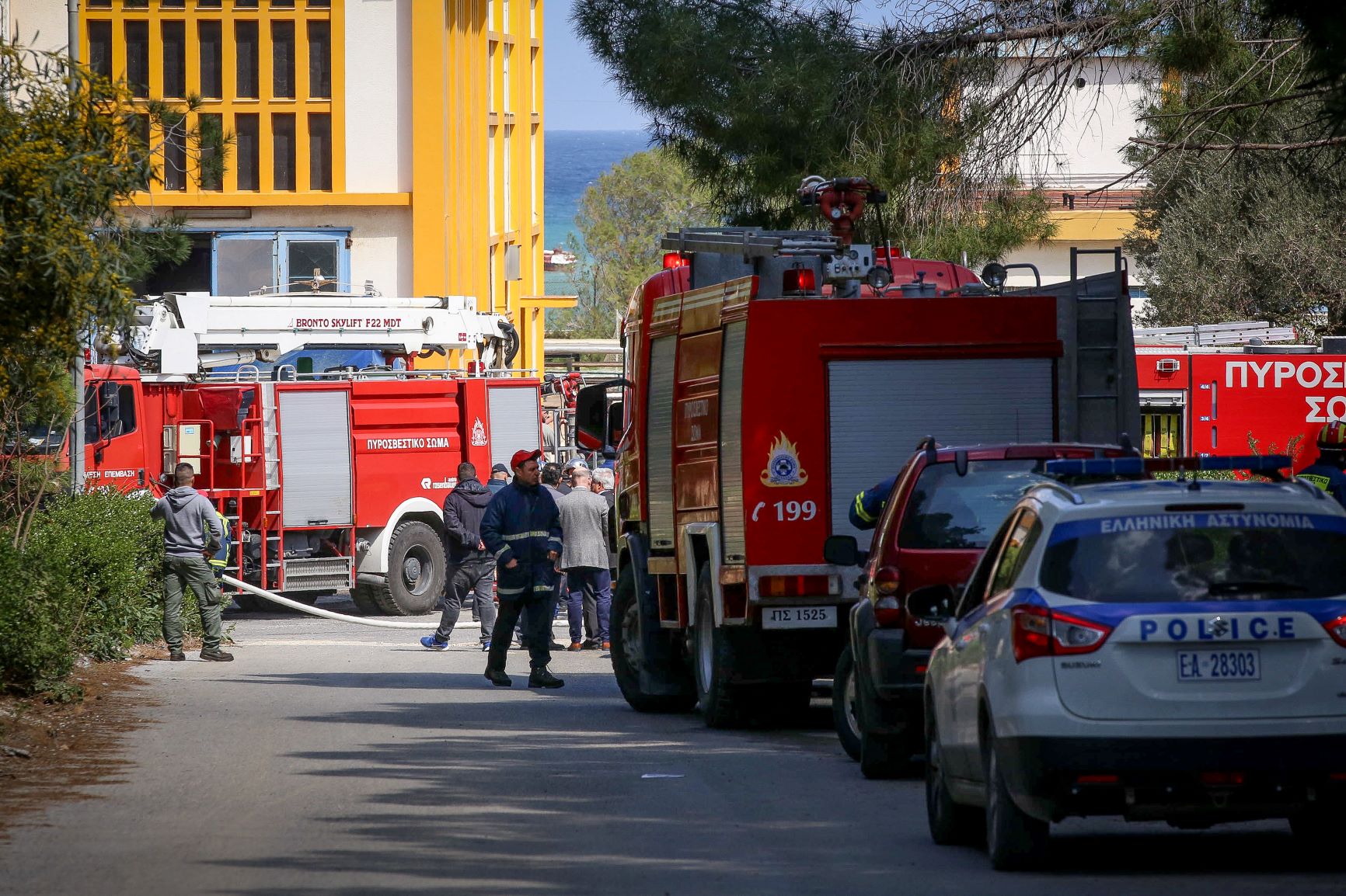 Φωτιά ξέσπασε πριν λίγο σε διαμέρισμα στον Κορυδαλλό