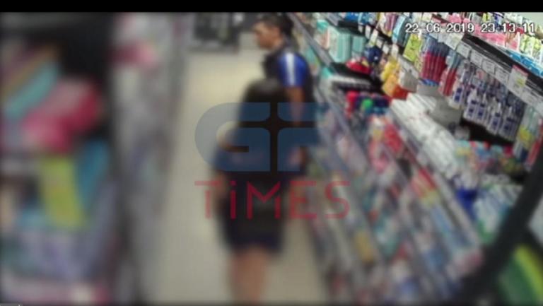 Είδαν από τις κάμερες ασφαλείας τέσσερα άτομα να κλέβουν το Σούπερ Μάρκετ – Εξεπλάγησαν με την αμφίεση της μίας (βίντεο)