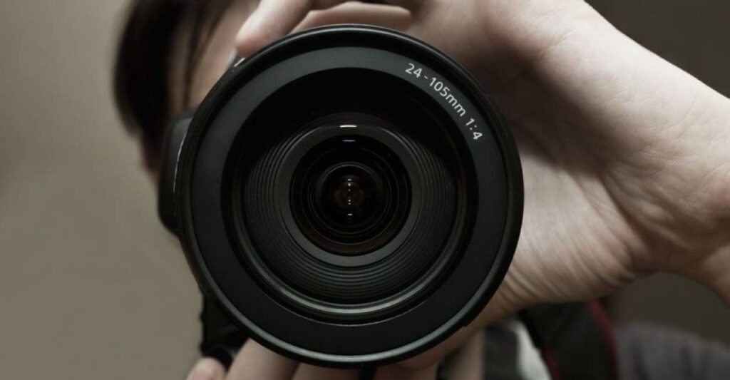 Αμφιλοχία: 59χρονος φωτογράφιζε ανήλικα κορίτσια σε παραλία