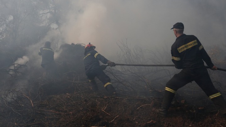 Μετράει 5 ημέρες η φωτιά στην Εύβοια – Σε ύφεση αλλά με αναζωπυρώσεις