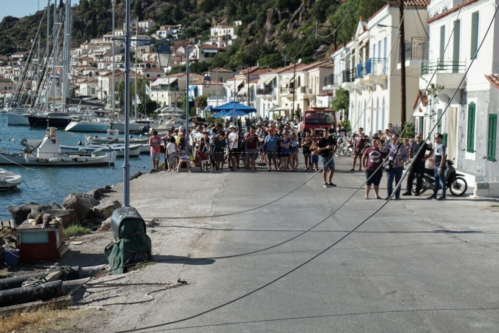 Δήμαρχος Πόρου: «Αποκαταστάθηκε η ηλεκτροδότηση μετά την πτώση του ελικοπτέρου»