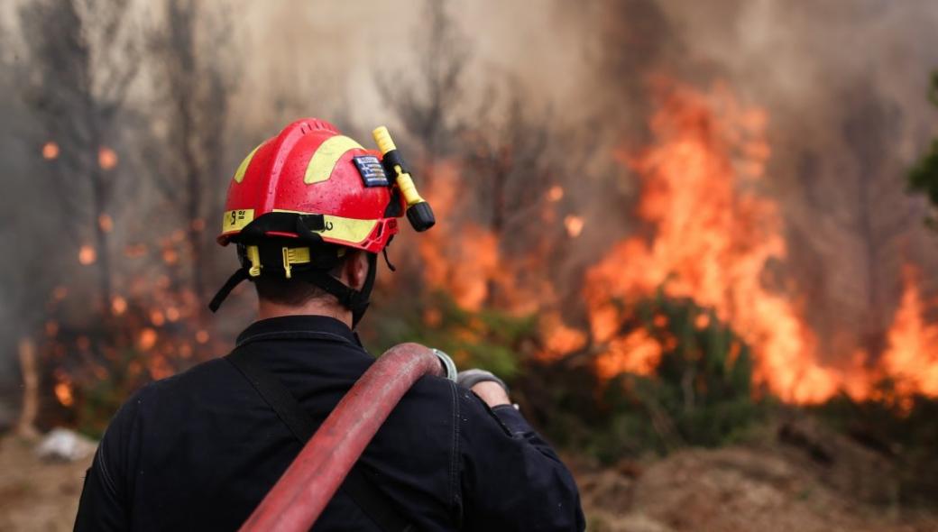 Μεγάλη φωτιά στη Λέρο – Σκάφη του ΛΣ-ΕΛΑΚΤ απεγκλωβίζουν λουόμενους (upd, φωτό)