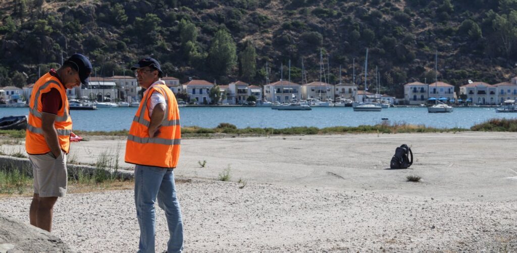 «Χαμός» με τα νέα καλώδια στον Πόρο: Τοποθετήθηκαν πιο χαμηλά – Τι λένε δήμαρχος και ΔΕΔΔΗΕ