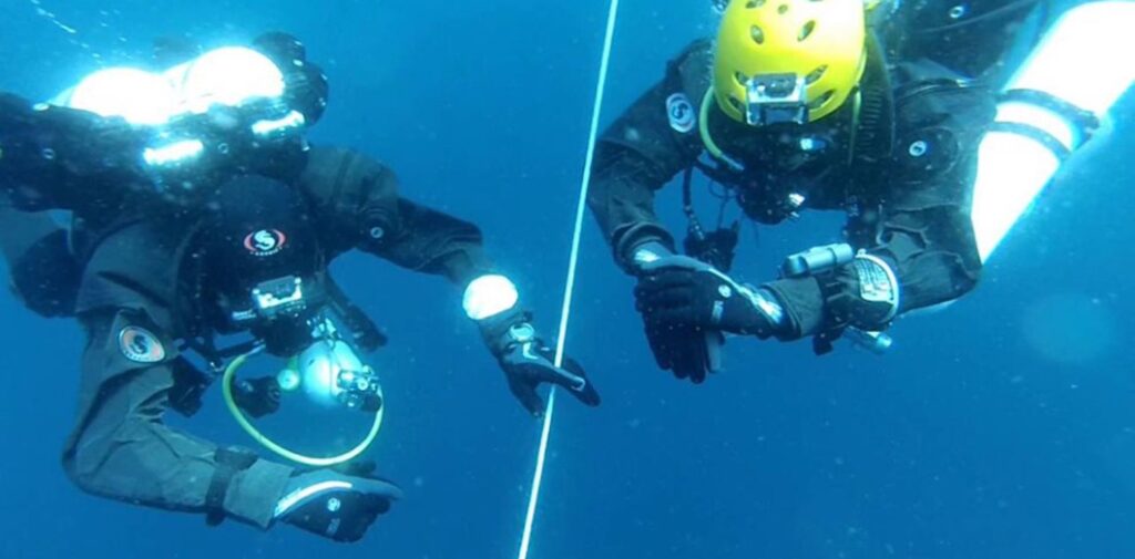 Η απειρία οδήγησε στην τραγωδία της Καρπάθου – Γιατί και πώς έχασαν τη ζωή τους οι δύο δύτες