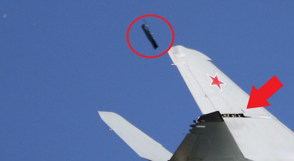 MAKS 2019: Μαχητικό MiG-35D χάνει τμήμα της πτέρυγάς του κατά την πτητική του επίδειξη!