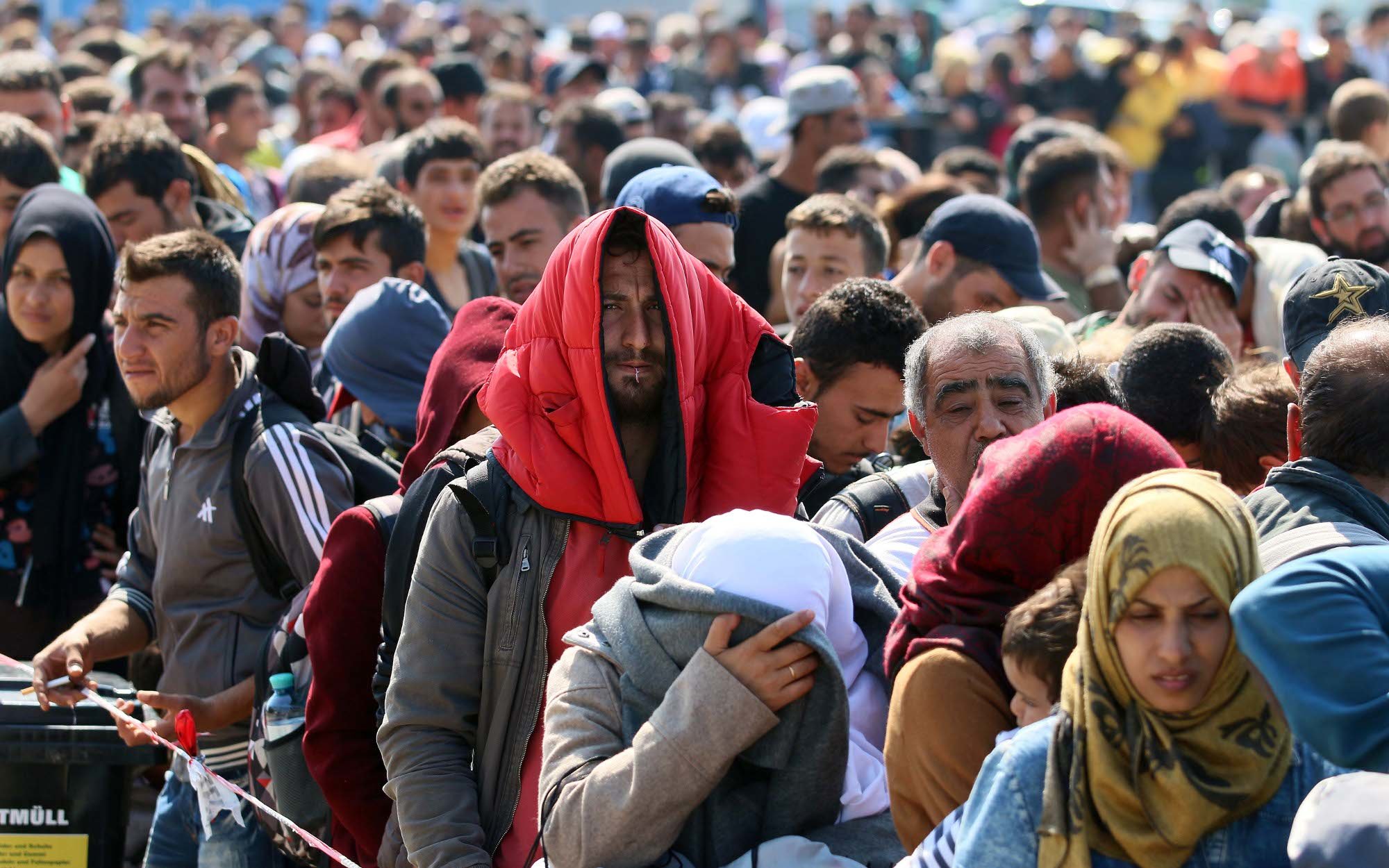Η «έξοδος» της Μόριας μέσα από φωτογραφίες – 1500 πρόσφυγες και μετανάστες ταξιδεύουν για Θεσσαλονίκη (φωτο)