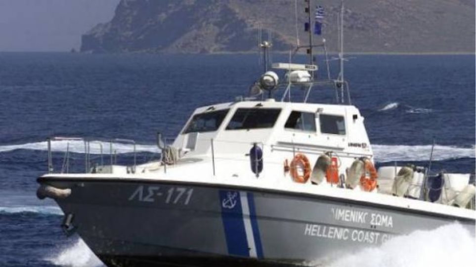 Επιχείρηση του Λιμενικού στη Σάμο για λέμβο με 80 πρόσφυγες