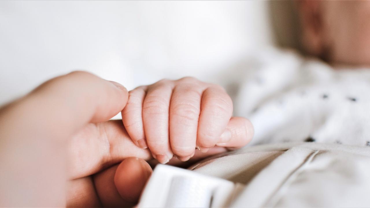 Σε ανάδοχη οικογένεια το βρέφος που εγκαταλείφθηκε στη Νέα Ιωνία – Το θέλει πίσω η 19χρονη μητέρα του