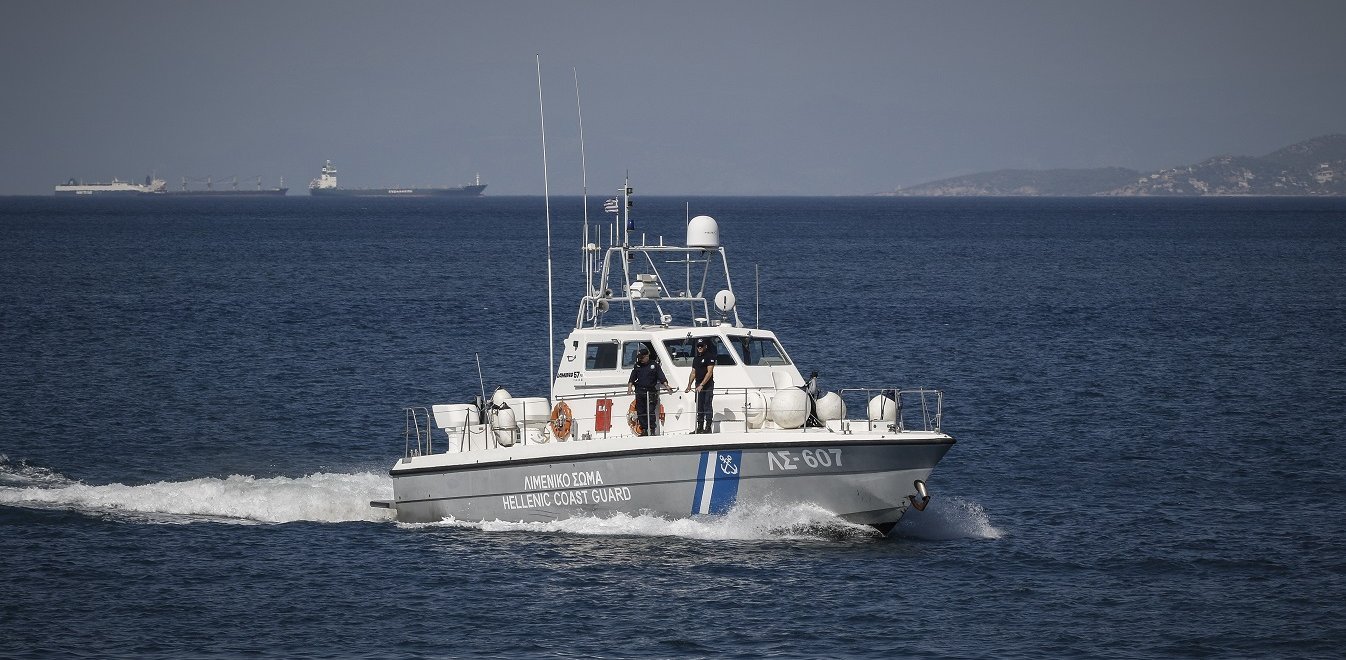 Aκυβέρνητο ιστιοφόρο σκάφος ανοιχτά της Τήλου