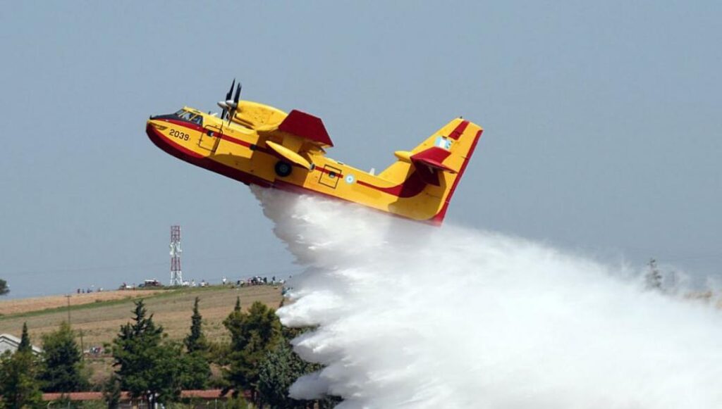 Λουτράκι: Σε ύφεση η τεράστια πυρκαγιά – Έγιναν στάχτη χιλιάδες στρέμματα (βίντεο)