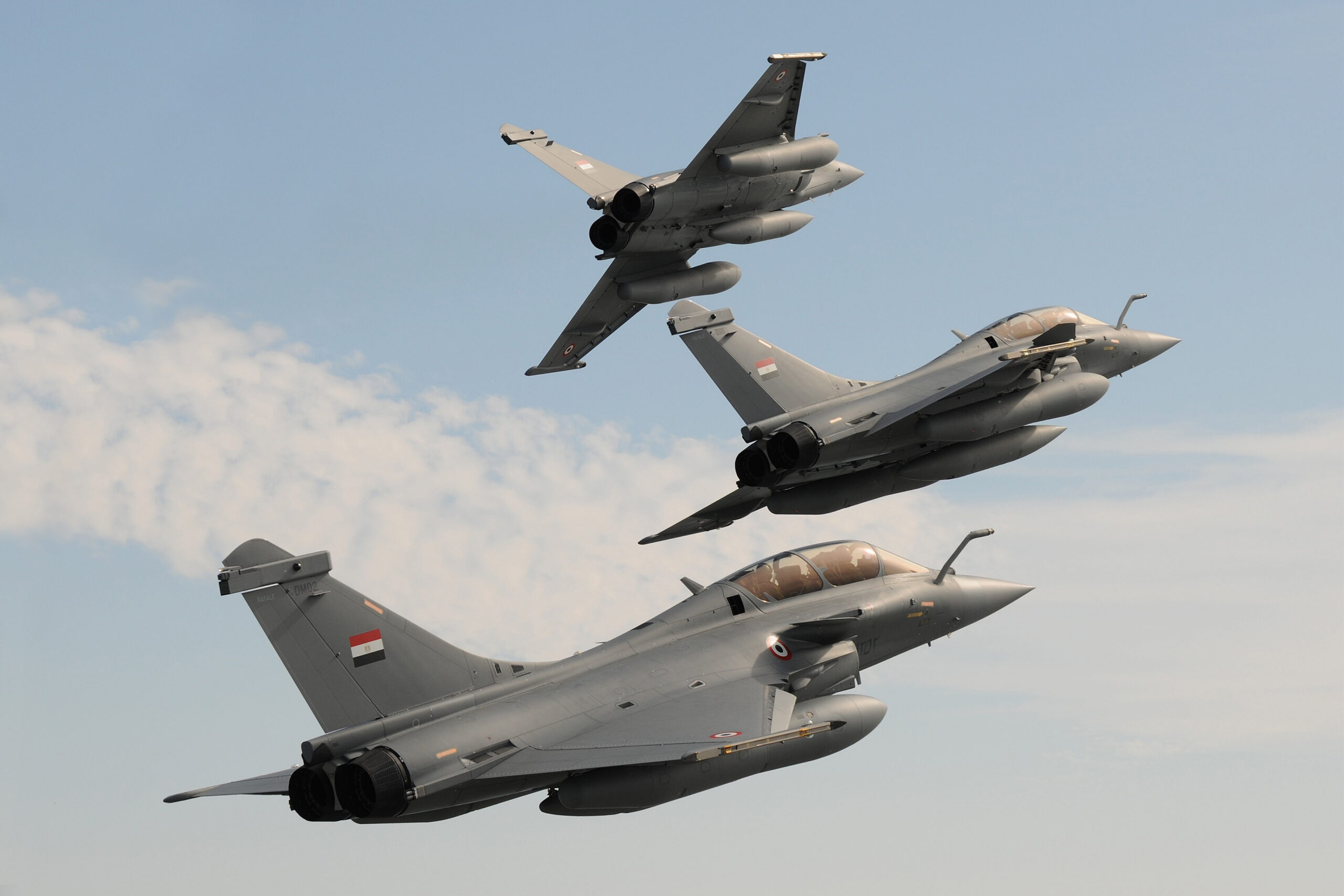 Αιγυπτιακά Rafale & drones των ΗΑΕ σφυροκοπούν τουρκικές βάσεις στην Λιβύη – Ρωσική «απόβαση» τελειώνει τους ισλαμιστές